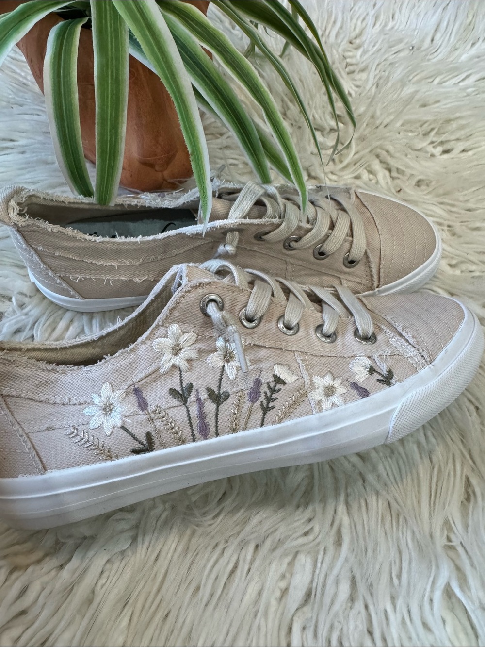 Blowfish Beige Canvas Floral Embroidered Sneakers